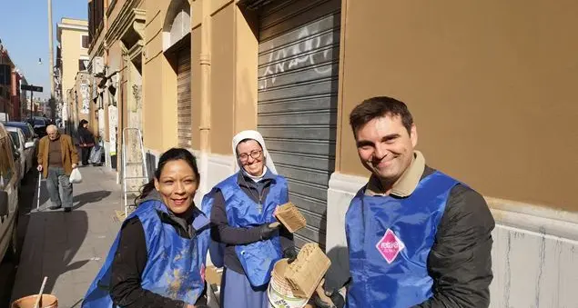 Anche le suore in strada contro il degrado di Roma