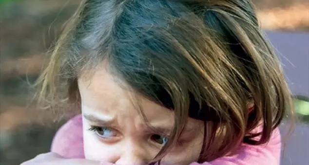 «Mia figlia piange ogni mattina: \"Non voglio più andare all'asilo!\"»