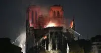 Notre Dame a fuoco, brucia uno dei simboli della cristianità europea