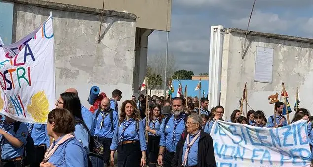 «Il silenzio non fa per noi»: 6 mila scout in corteo per don Diana