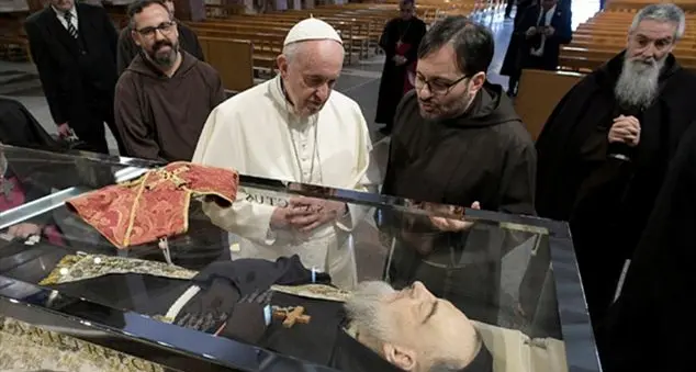 «Chi passa la vita ad accusare la Chiesa è amico del diavolo»