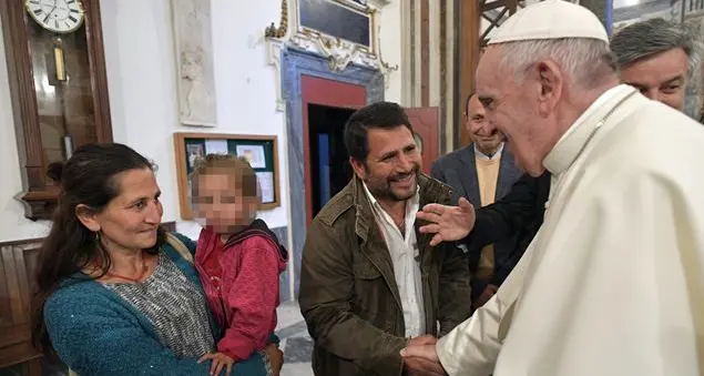 Il parroco di Casal Bruciato: «Prima di giudicare conosciamo le persone»