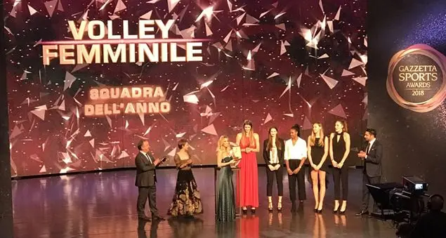 Le azzurre del volley aiutano l'associazione contro le leucemie