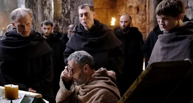 John Turturro, il suo Nome della rosa: «Le paure del Medioevo sono quelle di oggi»