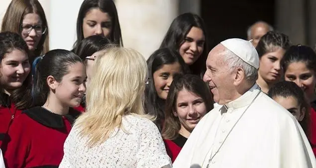 Quando le donne proclamano le letture a messa avviene solo come supplenza?