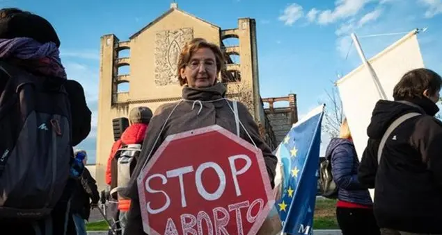 Aborto, proposta di legge della Lega: \"Adottiamo il concepito\"