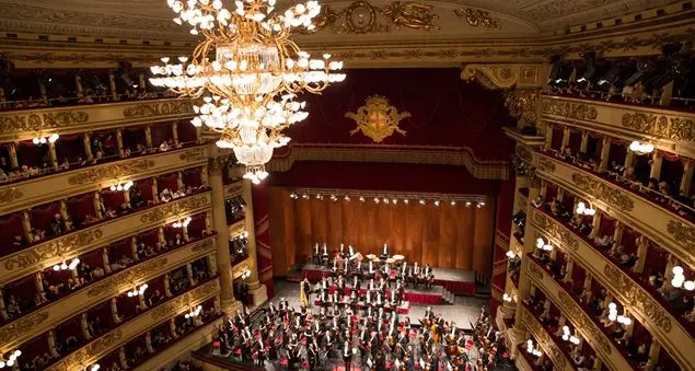 Challly dirige l'orchestra della Scala per la canonizzazione di Paolo VI