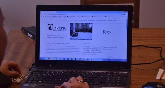 Dalla clausura al web. Evangelizzare a colpi di tweet