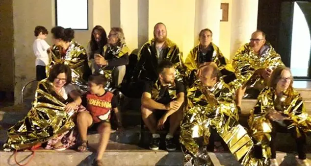 «Dormo sul sagrato finché i migranti della Sea Watch non sbarcano»