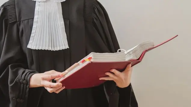 Il caso di Milano: «Avvocatesse in gravidanza i diritti ci sono anche per noi. Facciamoli valere»