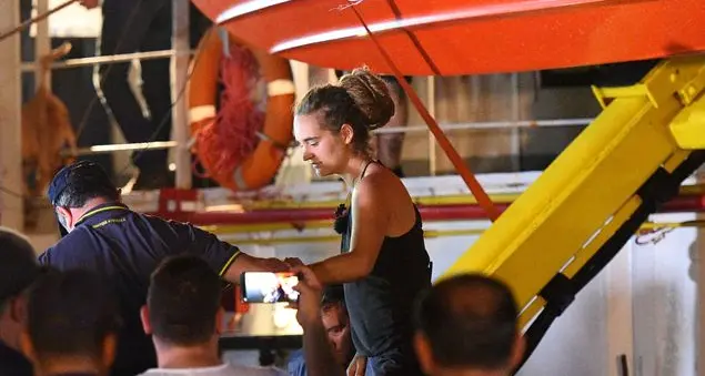Sea Watch: migranti sbarcati a Lampedusa, arrestata la capitana