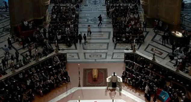 «Zeffirelli ha diffuso la bellezza, ora preghiamo per lui»