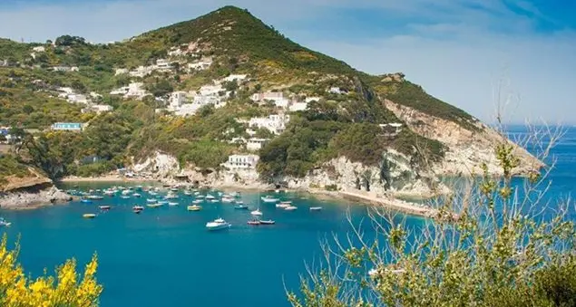 Don Salvatore Maiorana. Io, parroco tenace dell’isola di Ponza