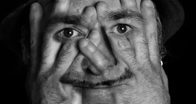 Tonino Carotone e il Piccolo Coro dell'Antoniano, una canzone per i migranti