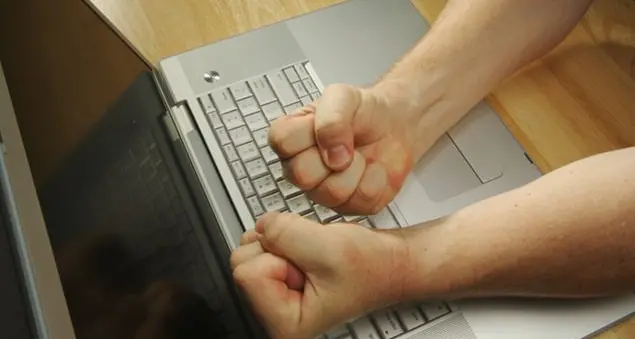 Il consiglio dell'esperto: «Non rispondete ai \"troll\": amplifica le offese»