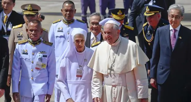 In Thailandia ad accogliere il Papa c'è anche sua cugina