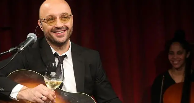 Amici Celebrities, la sorpresa Joe Bastianich: «Canto, suono e sono il figlio della cuoca dei Papi»