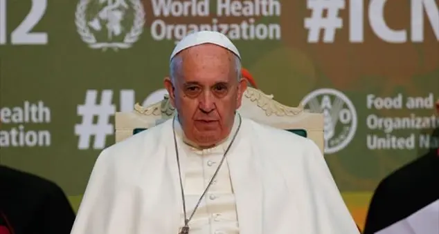 «Poveri affamati e ricchi sovrappeso, così il cibo diventa autodistruzione»