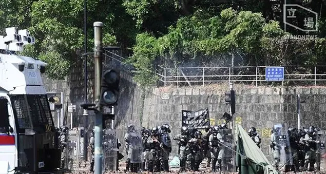 A Hong Kong ogni giorno è guerra