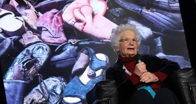 La retromarcia del sindaco di Biella sul caso Liliana Segre