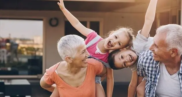 Auguri nonni: complici, maestri, entusiasti