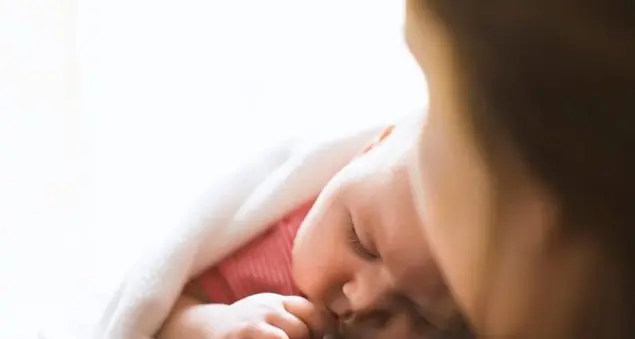 «Io, neomamma, vi racconto il mio mondo all’ingiù»