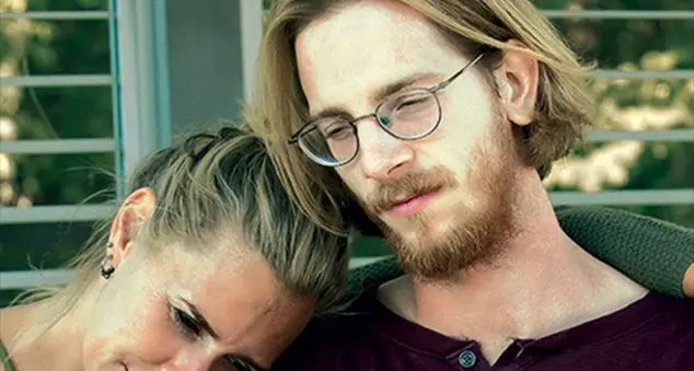 «Mio figlio, mollato, \"c'è rimasto sotto\"... e mia moglie ne fa una malattia»