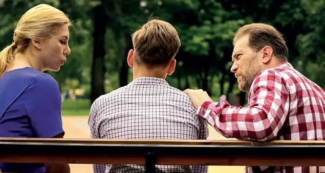 «A 21 anni mi ha detto di essere gay. Gli voglio bene, ma fatico ad accettarlo»