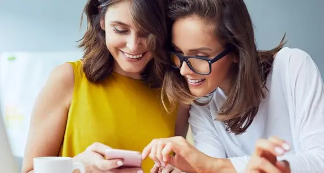 Così i santi vivono l'amicizia: «compagni, commensali, fratelli»