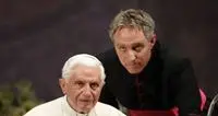Benedetto XVI prende le distanze dalla paternità del libro
