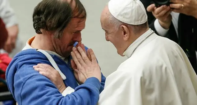 Francesco: il mite non è un “fiacco” ma chi salva le amicizie