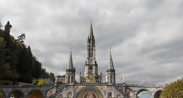 Lourdes, quel miracolo per l'Ilva che la politica non realizza