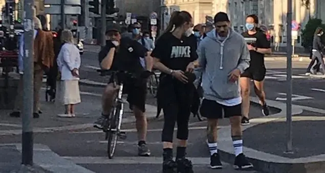 Fase 2 non vuol dire \"liberi tutti\": il signor coronavirus corre ancora per le strade tra i runner