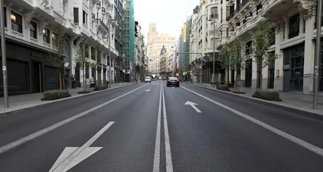 Negozi chiusi, tutti a casa: la Spagna segue l'Italia