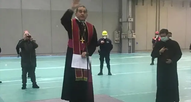 L'arcivescovo Delpini in visita al nuovo ospedale in Fiera: «Dio benedice l’impresa quando è intraprendenza per migliorare le situazioni»