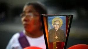 Sulle orme di Romero, innamorati e vivi. Anche in questi giorni