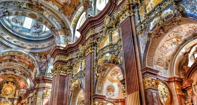 Nella Chiesa come si conciliano denaro e povertà evangelica?