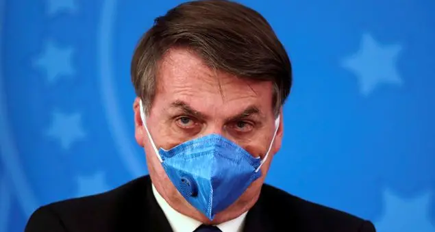 Brasile, Bolsonaro attacca le restrizioni: «Il virus è un'influenzina»
