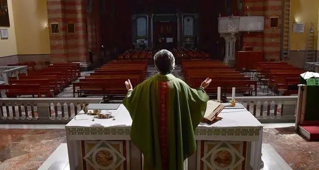 Messe senza fedeli, tra difesa della salute e libertà di culto