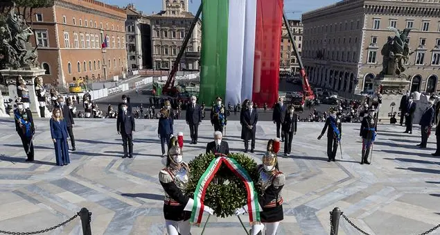 L'appello di Mattarella: «Unità, responsabilità e coesione» per far ripartire l'Italia