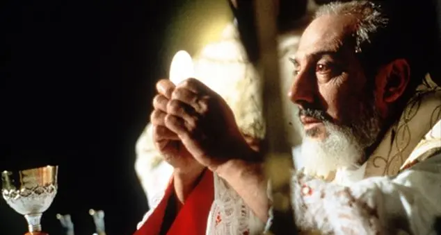 Sergio Castellitto racconta il \"suo\" padre Pio