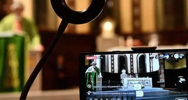 Ma ha ancora senso la Messa in streaming o in televisione?