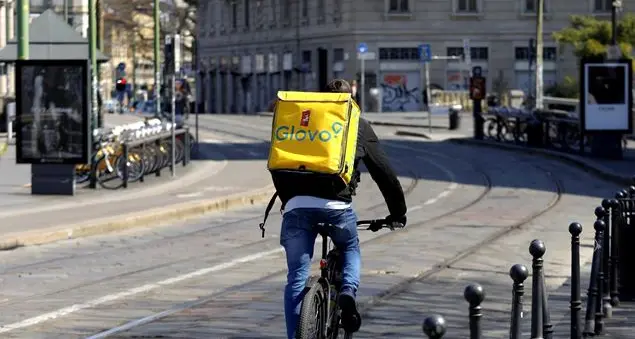 Il tribunale di Firenze ordina a Just Eat di fornire guanti e mascherina ai riders