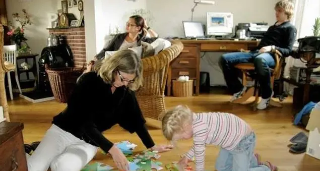 Quando una casa sovraffollata si trasforma in una prigione