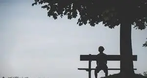 Il peso opprimente della solitudine