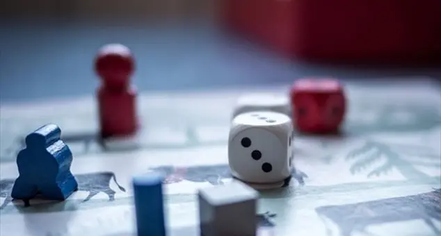 «Giocano con noi a carte, ping-pong e scacchi. È solo per farci un piacere?»