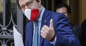 Se Matteo Salvini usa la mascherina come il cappello