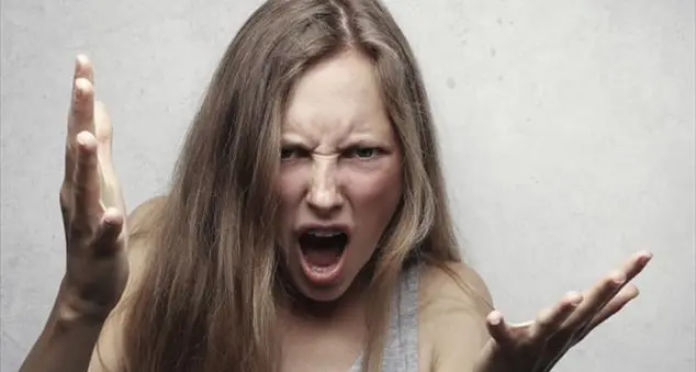 «Mia madre dice delle parole terribili a mio padre e io non ne posso più»