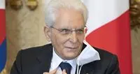 «Premia la nostra mamma che aiuta gli ammalati»: e Mattarella risponde