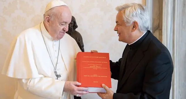 Il Papa riceve la Positio su don Tonino Bello: «Vescovi come lui sono da imitare»